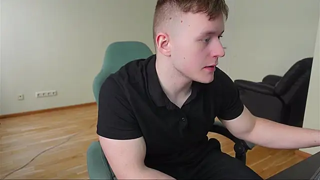 Richard_Dullas Show in webcam