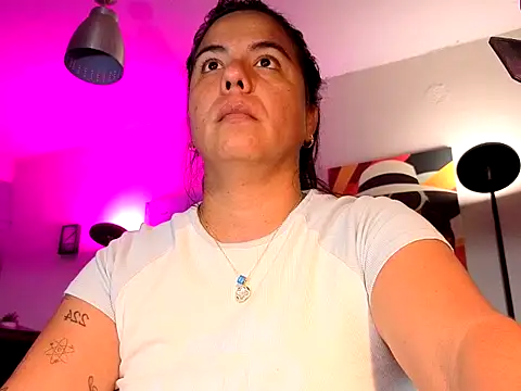 Chatroom XXX en direct de HannaJonns