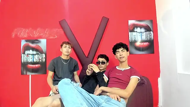 Show de AVENGER_BOYS2026 na webcam