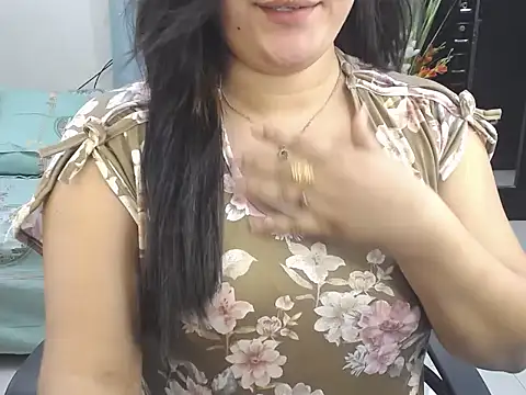 Ridiha_Pari Chat XXX in diretta