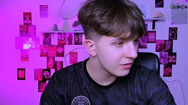 travis_wolf_ Chat XXX in diretta