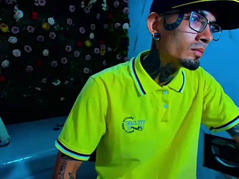 Boy_tatto77's Live XXX Chat