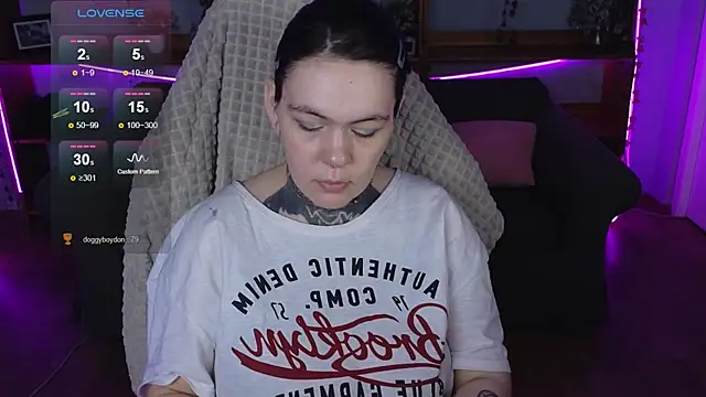 Chat XXX en directo de QwertyAnnie_Lbo