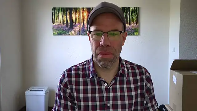 DaddyHarry_MatureStallion Show Webcam