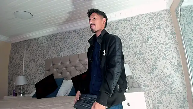 NoaahTylor Pertunjukan Webcam