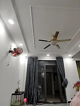 Famrita 现场XXX聊天