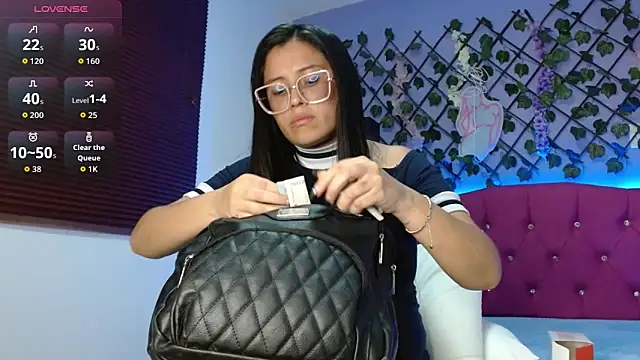 Chatroom XXX en direct de Sophie-Hot-