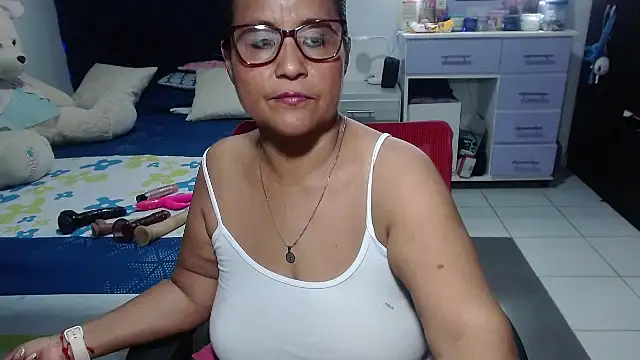 pervert_mommy_ élő XXX-chatje