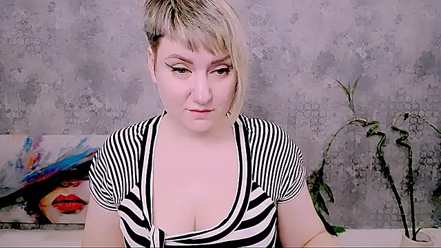 Djullia Live XXX-Chat