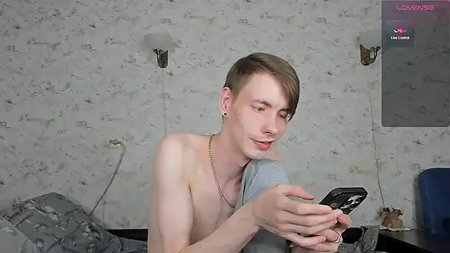 ERICK__DEEN Adlı Modelin Canlı XXX Sohbeti