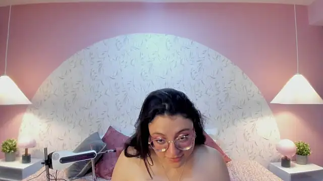 Angelie_Rosebrm Adlı Modelin Canlı XXX Sohbeti