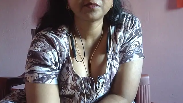 Pooja-suman Chat XXX in diretta