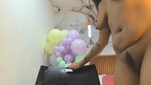 Chat +18 de Holly_22 ao vivo