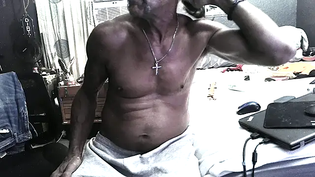 Tommy_Love23 Adlı Modelin Canlı XXX Sohbeti