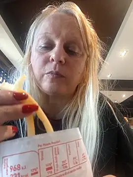 martachatte Adlı Modelin Canlı XXX Sohbeti