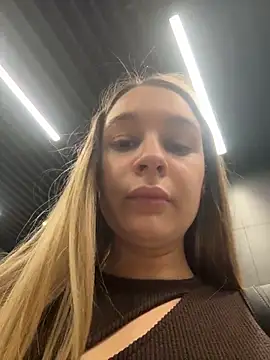 SashaCatt Adlı Modelin Canlı XXX Sohbeti