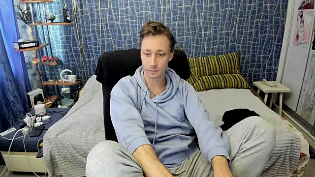 Show modela CuteBoy228 na web-kameri