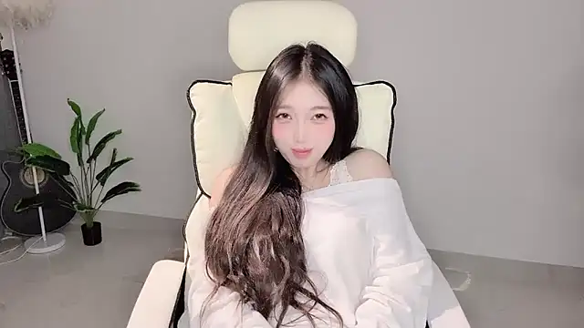 Yukiy8877 网络视讯表演