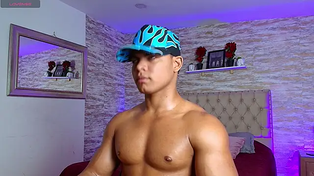 BruceStroud live XXX chat