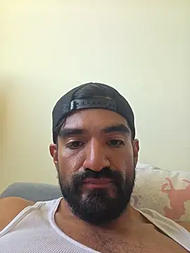 piggylatino: διαδικτυακό σόου στην κάμερα