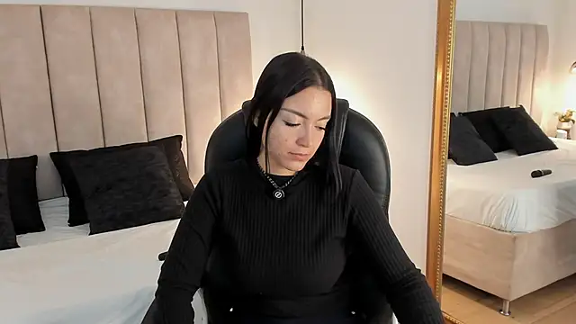 دردشة Megan-8 الجنسية المباشرة