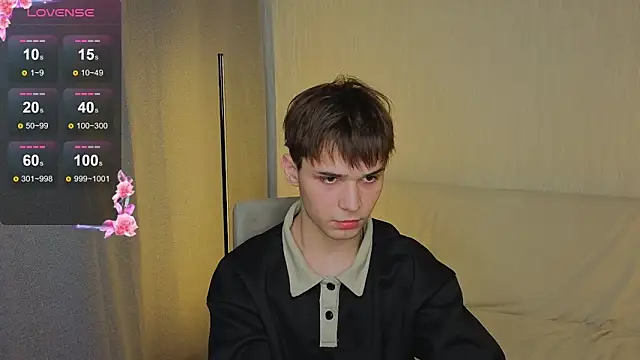 nixyasebe: διαδικτυακό σόου στην κάμερα