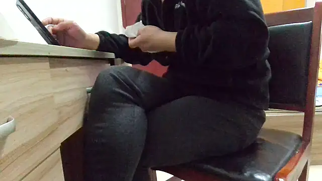 Онлайн чат XXX huzi518