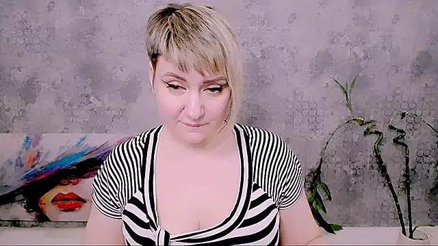 Djullia's Live XXX Chat