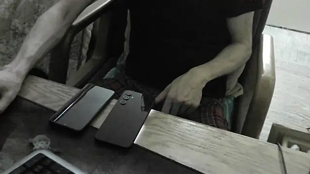 FiSTALiTY: διαδικτυακό σόου στην κάμερα