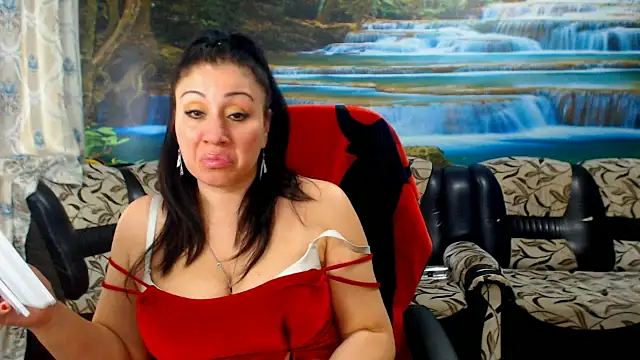 Sembang XXX Secara Langsung MoistMady