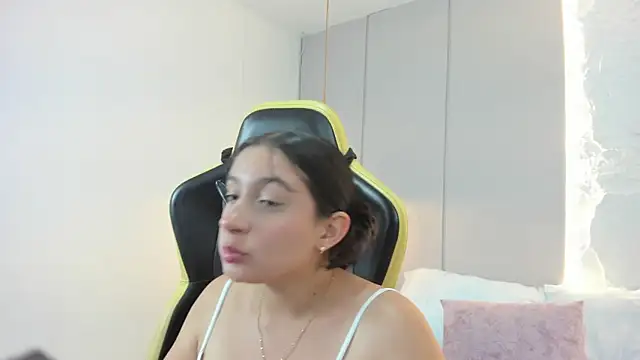 kira_relish élő XXX-chatje