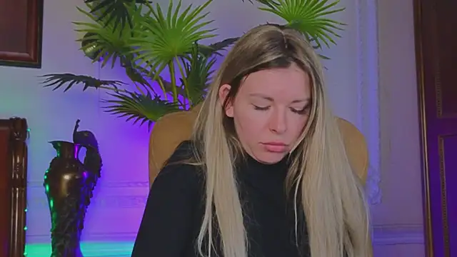 Real_Tini: онлайн-секс-чат