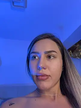 BarbieDoll13 Adlı Modelin Canlı XXX Sohbeti