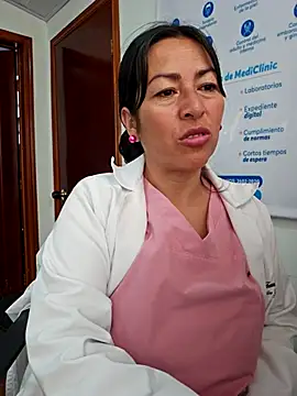 JustSamantha_ Show in webcam