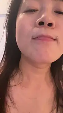 mo-mo-69 Show Webcam