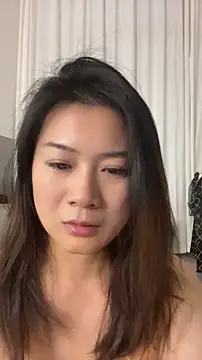 mo-mo-69's Live XXX Chat