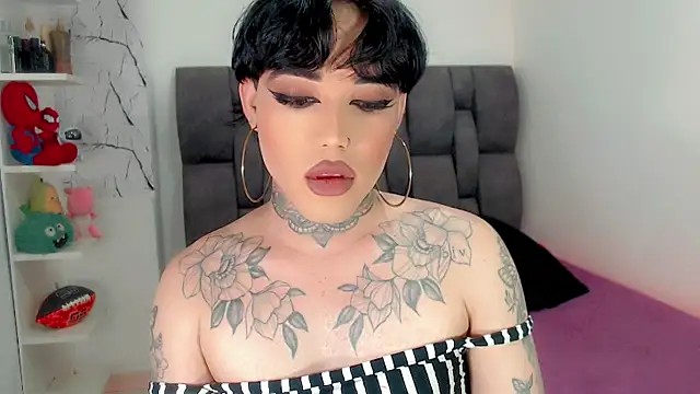 Pokazy przed kamerką – little_star_porn