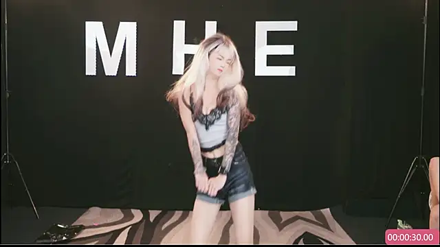 MHe-002's Live XXX Chat