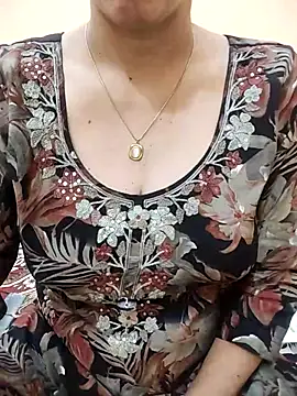 Rising_Queen Adlı Modelin Canlı XXX Sohbeti