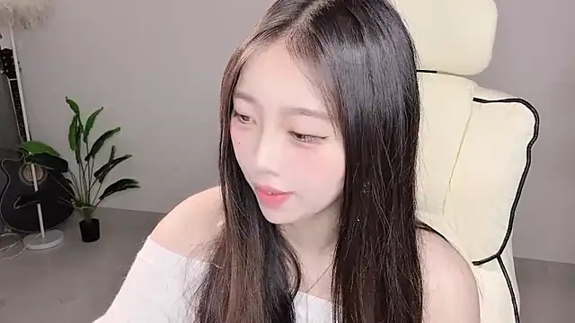 Yukiy8877 网络视讯表演