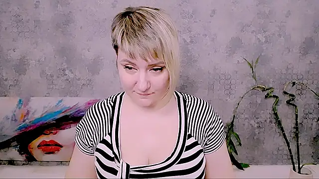 XXX chat uživo modela Djullia