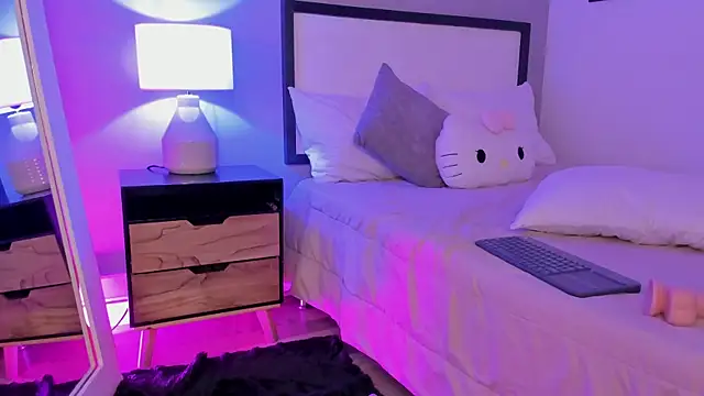 Chatroom XXX en direct de QueenRose___