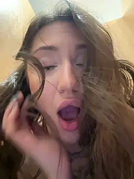 دردشة SaintSquirt الجنسية المباشرة