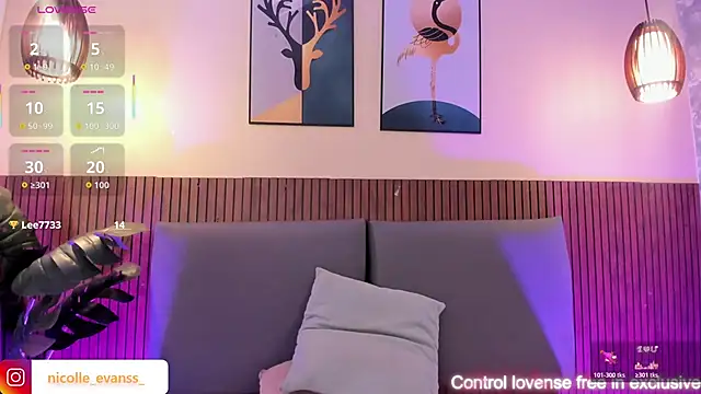 NicolleeEvanss' Live XXX Chat