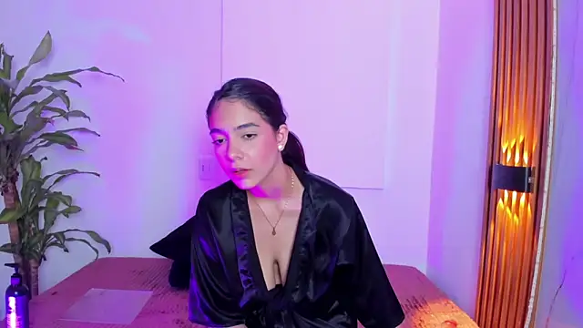 BellaRomano Adlı Modelin Canlı XXX Sohbeti