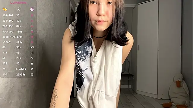 AmeliaMiotii: διαδικτυακό σόου στην κάμερα