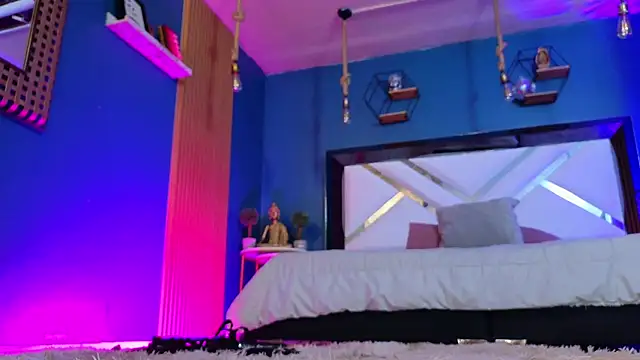 Chat +18 de Ladyy_brownn ao vivo