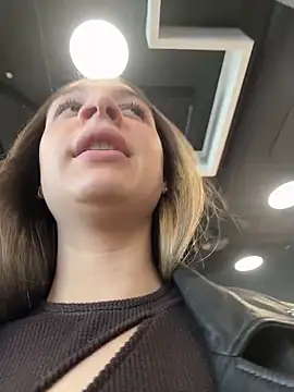 SashaCatt Adlı Modelin Canlı XXX Sohbeti