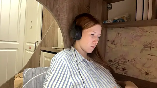 KiraNice1 Adlı Modelin Canlı XXX Sohbeti