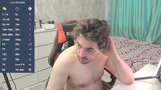 Morlaios: διαδικτυακό σόου στην κάμερα